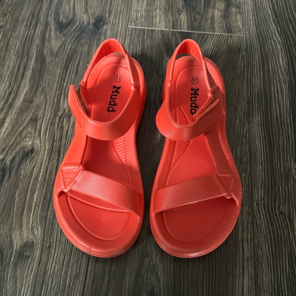 Sandals - Picture 1 of 4